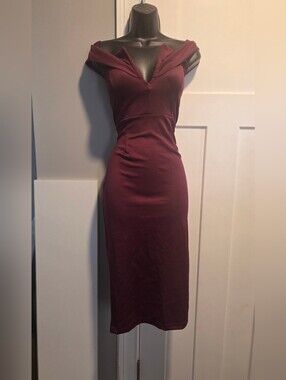 Off-Shoulder Wine Bodycon Dress - Classic Elegance